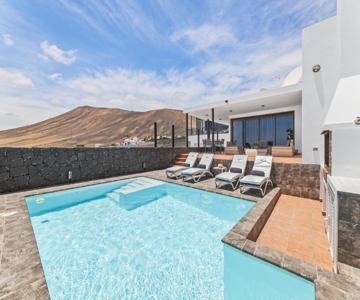 Private villa with heated pool in Lanzarote