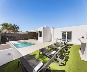Villa Cactus - Large Private Plot - Heated Pool & BBQ - Luxury Vacation
