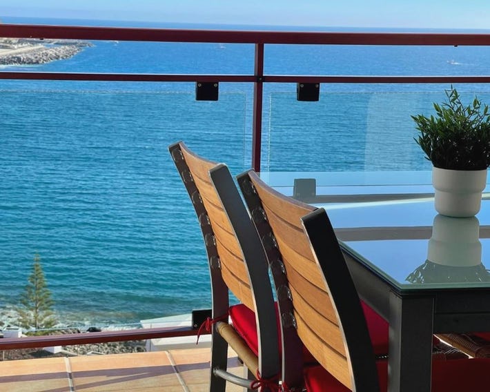 Su Eminencia - Sea View Apartment with Modern Comforts