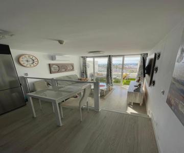 Cosy Top Floor Apartment