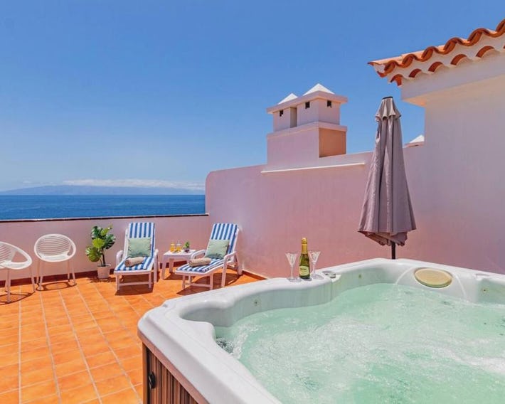 Penthouse Apt with Jacuzzi by Dream Homes Tenerife