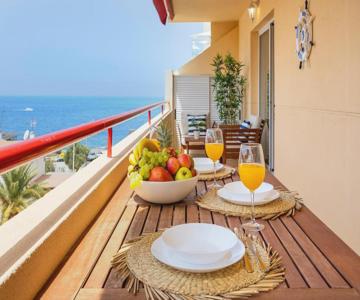 Blue Garden - stylish apartment with Atlantic views