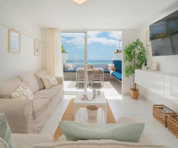 Casa Picon en Puerto del Carmen, con terraza, vistas al mar, piscina y junto a la playa