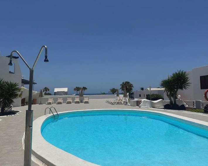 Sea view with direct access to boulevard