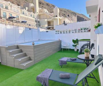 Big Villa Puerto Rico streetfront with private saltwater pool, kitchen, 3 terraces& private parking 
