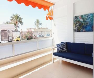 Apartment with large terrace, 10 meters from Playa de las Burras