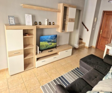 Spacious Chalet Next To The Sea - Airport