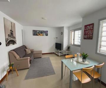 Bright lovely quiet flat very centric in SC