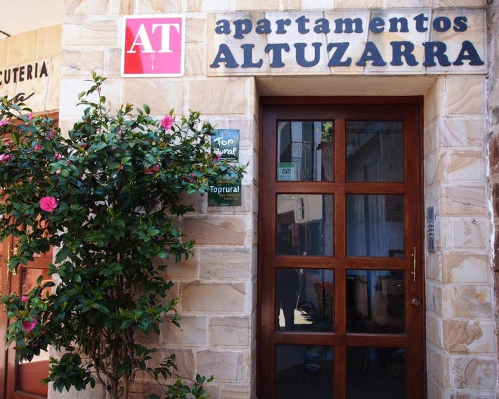 Apartamentos Turísticos Altuzarra