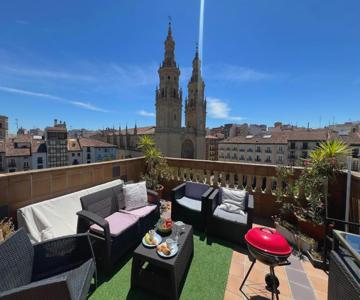 Atico Catedral Barbacoa Y Aire Sin Ascensor By Apartamentos Logrono