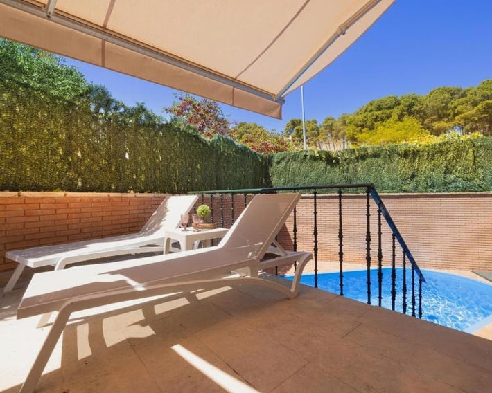 CASA CON PISCINA EN EL CENTRO
