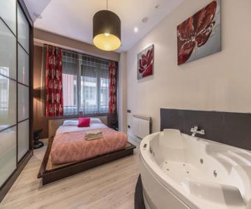 Bilbao Volantin II with jacuzzi by Aston Rentals