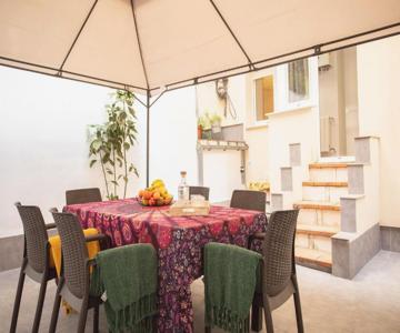 Lugar especial, gran patio, junto al ayuntamiento