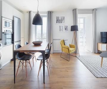 H SUITE3A by Smiling Rentals
