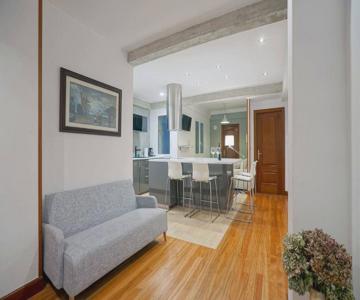 Amplio apartamento en Gros con parking privado
