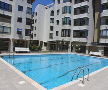Apartamentos Zarautz Playa2, con piscina y garaje