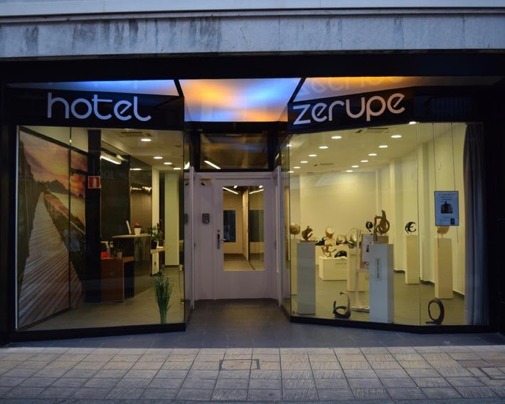 Zerupe Hotel