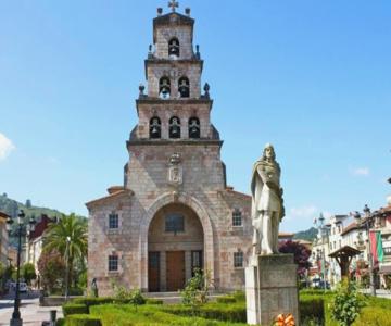 PLAZA CENTRAL CANGAS DE Onís