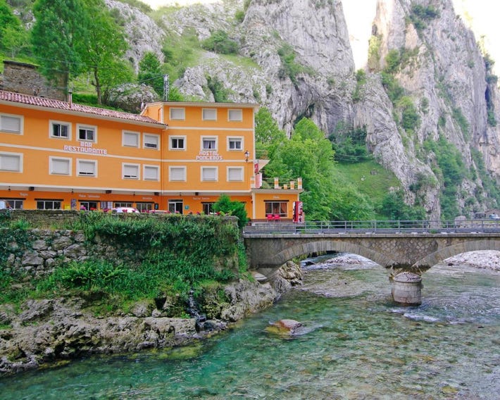 Hostal Poncebos