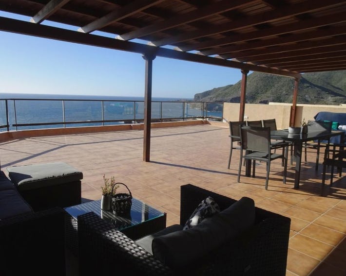 Gran terraza con espectaculares vistas al mar