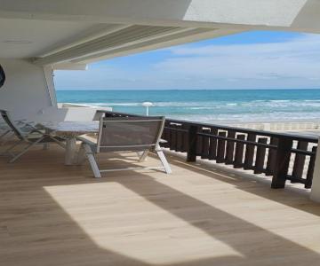 Cosy flat with a large terrace facing the sea