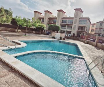 Appartement cosy avec 2 chambres et piscine commune