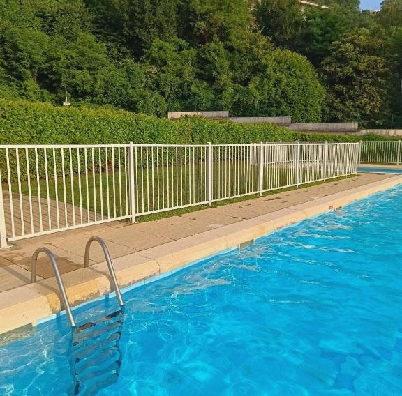 Meublé 3 étoiles - PISCINE- BALCON - TENNIS