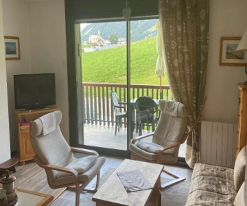 Beautiful Apartment For 5 People In Albiez-montrond Close To The Ski Slope