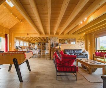 Savoyard Chalet Of 300m In The Heart Of Albiez-montrond For 15 - Ski-in