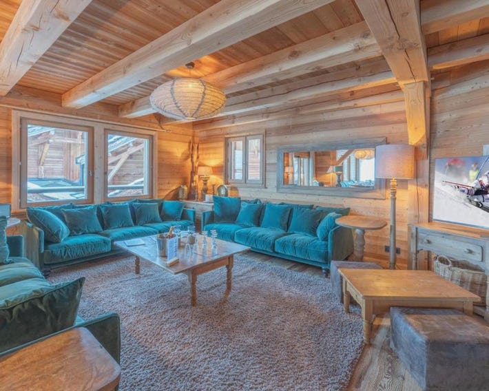 Chalet skis aux pieds avec spa, animaux admis, parking