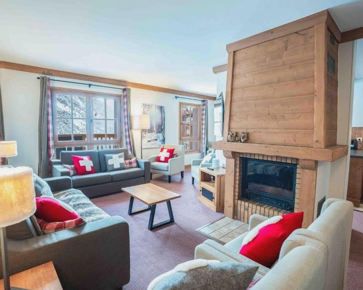 Le Grand Ours - Ski in ski out 4 bed chalet, Arc 1950
