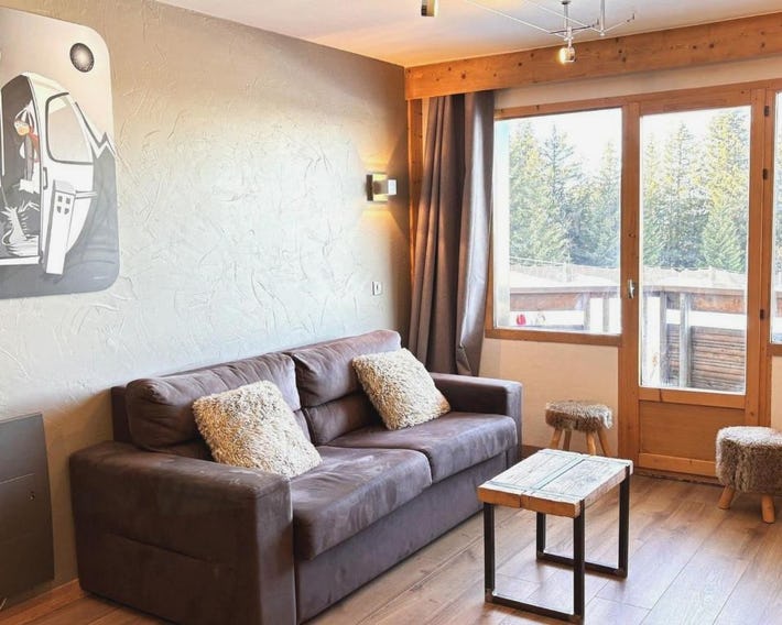 Charmant 3 pièces rénové avec balcon et vue montagne