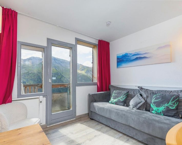 Charmant duplex lumineux avec balcon et vue montagne, connexion Internet