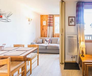 Studio rénové idéalement situé à Montchavin, proches pistes et commerces, avec balcon et parking gra
