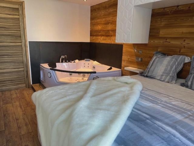 Le Flocon luxury apartment with Jacuzzi