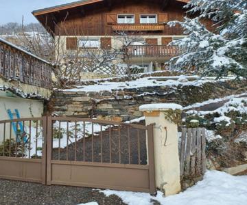 PLEIN SOLEIL appartement avec GARAGE pour SKI TROIS VALLEES et CURE THERMALE