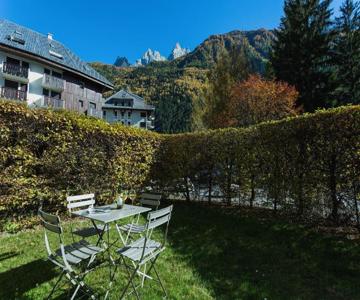 Apartment Triolet Jardin - Garden with Mont Blanc Views