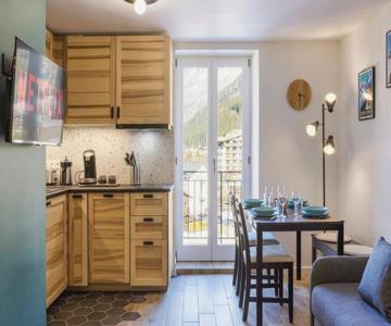Chic 2br In City Center, Next To Train Station