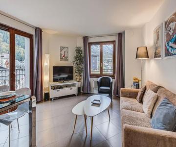 Apartment Alpes IV, Alpes Agency, Central Chamonix, sleeps 4