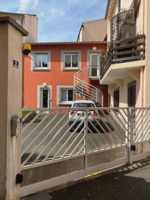 Spacieux studio dans résidence avec parking privé