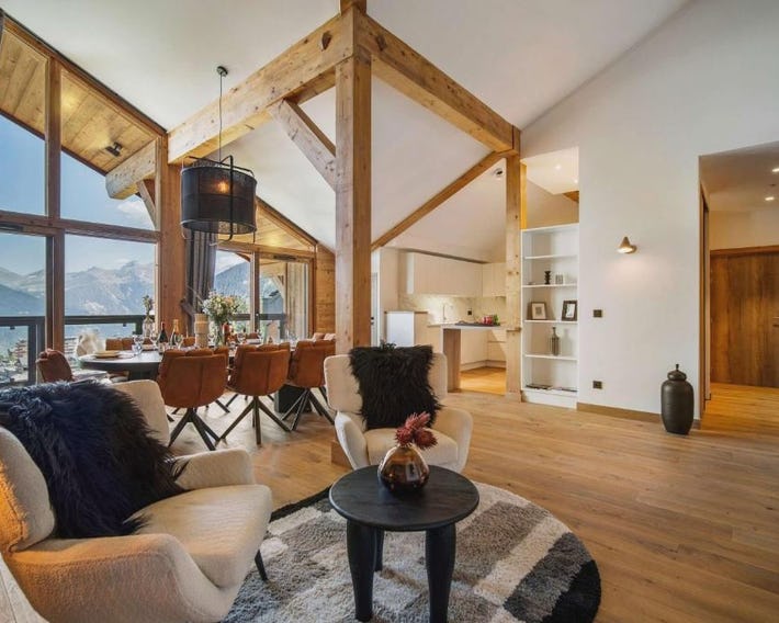 Luxury Penthouse - Panoramic Views, Walkway Balcony, Private Floor
