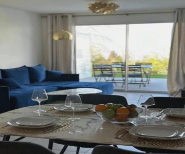 Royal Park Lake View Apartment