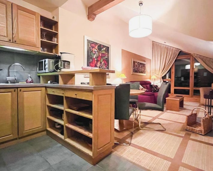 Beautiful one-bedroom apartment with fireplace and stunning views
