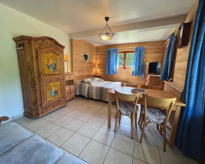 PETIT LUTIN 1 - Studio dans chalet sur les pistes et proche centre - Parking