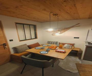 La Cabane Du Petit Loup, 4 Personnes, Skis Aux Pieds