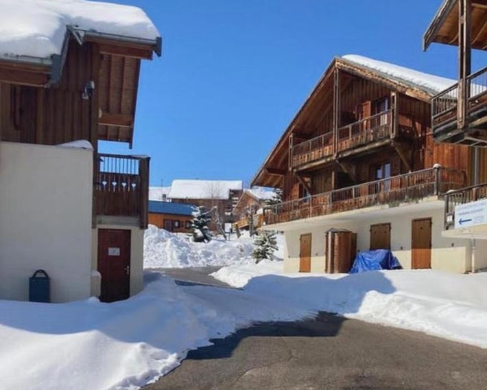 Appartement dans un chalet, résidence avec piscine