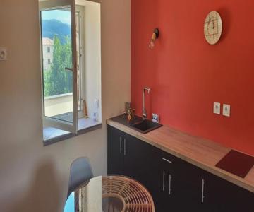 Maisonnette en pierre rénovée