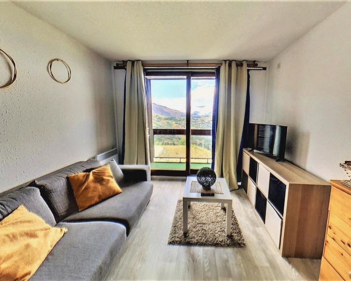 Studio skis aux pieds avec balcon et accès piscine