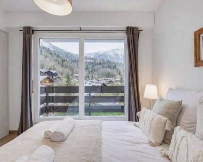 Apartment with balconies at the foot of the slopes