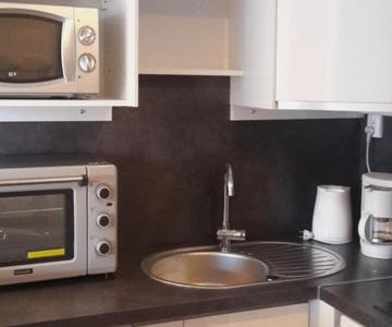 Appartement Skis aux Pieds, 4 Personnes, Balcon, Wifi Gratuit, Proche Commerces et Activités - FR-1-